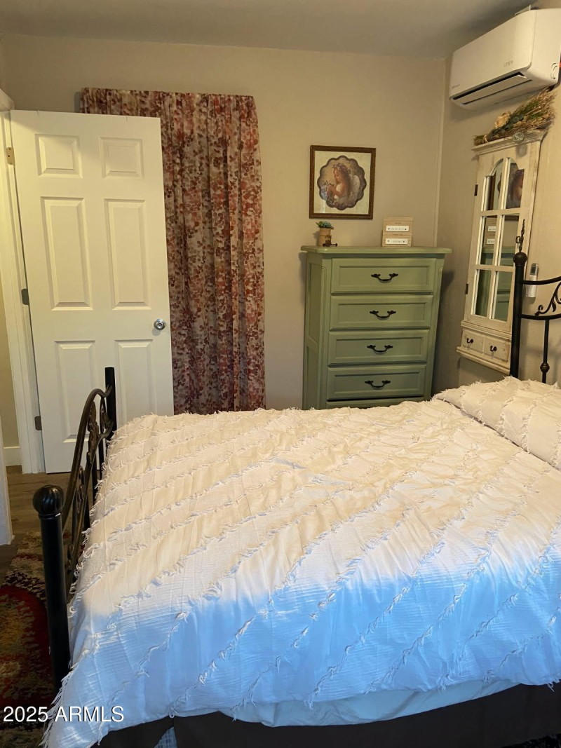 225 N Lobb Ave -12
