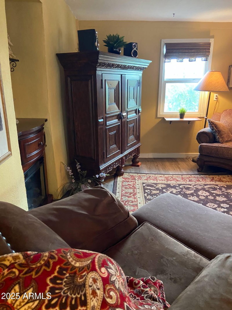 225 N Lobb Ave -17
