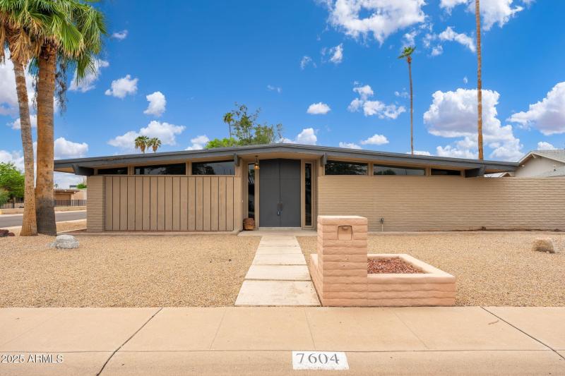 7604 N 46th Ave - 01