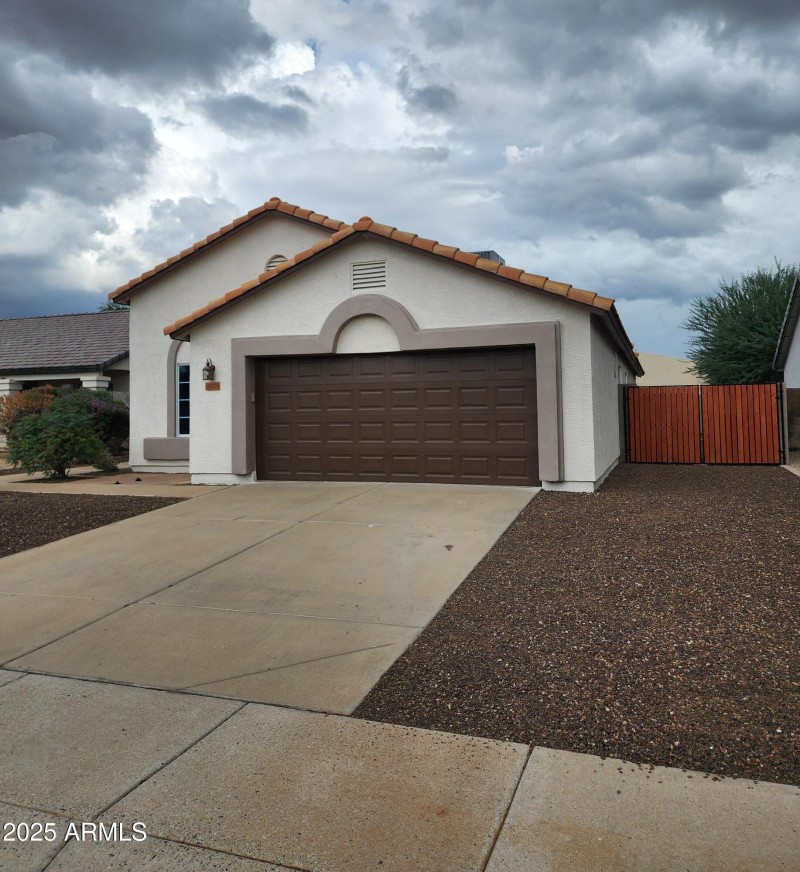 Front w-RV gate