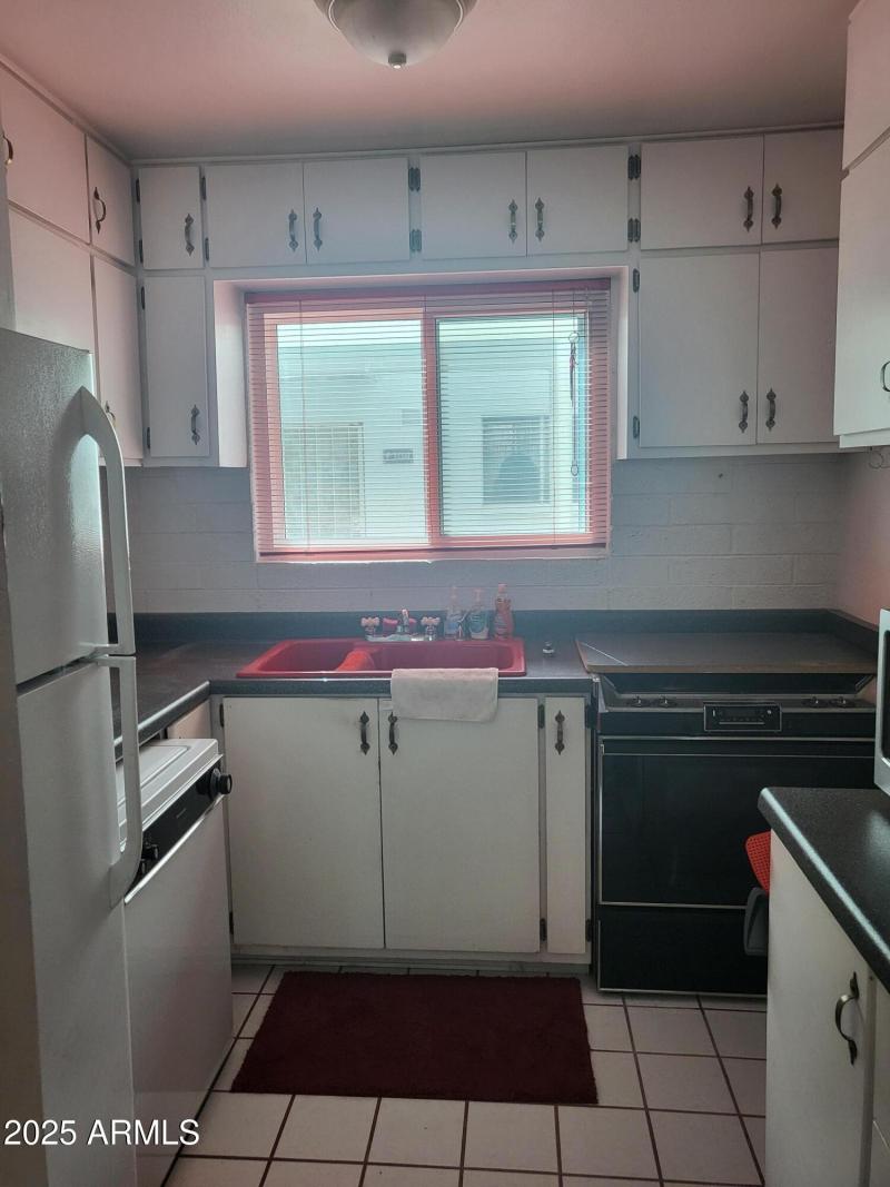 LOADS OF CABINETS