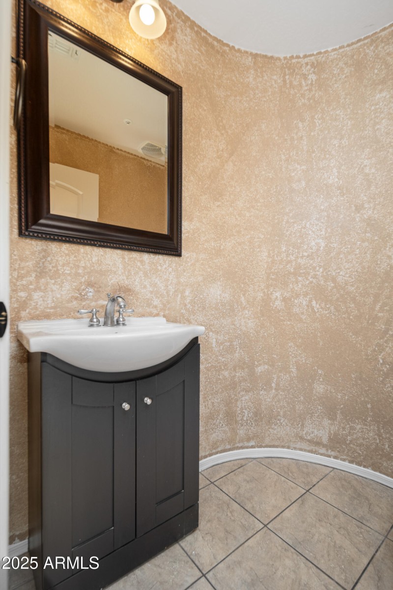 10_Powder-Room_01