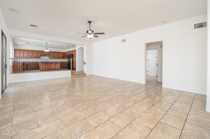 16_Family-Room_02