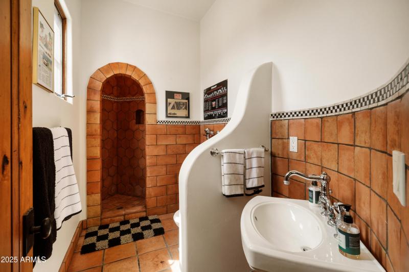 BATHROOM OFF SHOP