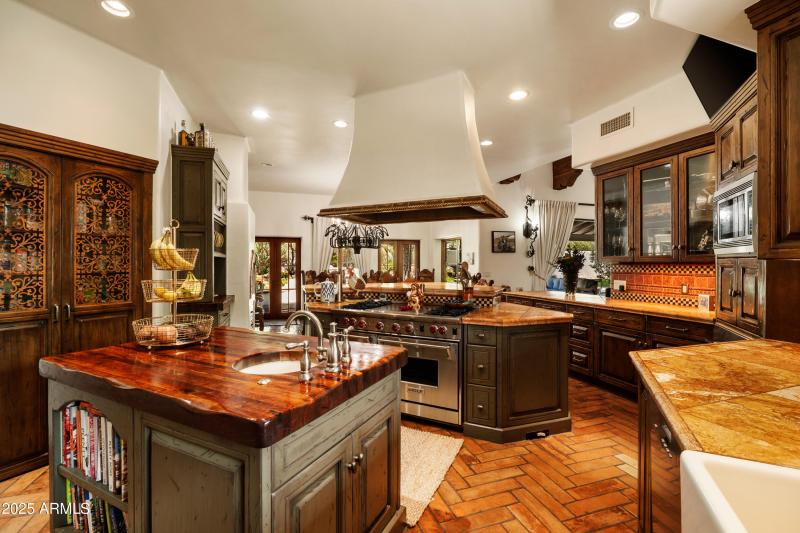 CHEFS KITCHEN