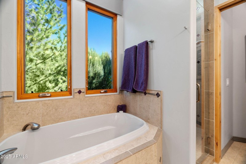 31-Bedroom 2 Ensuite (2)