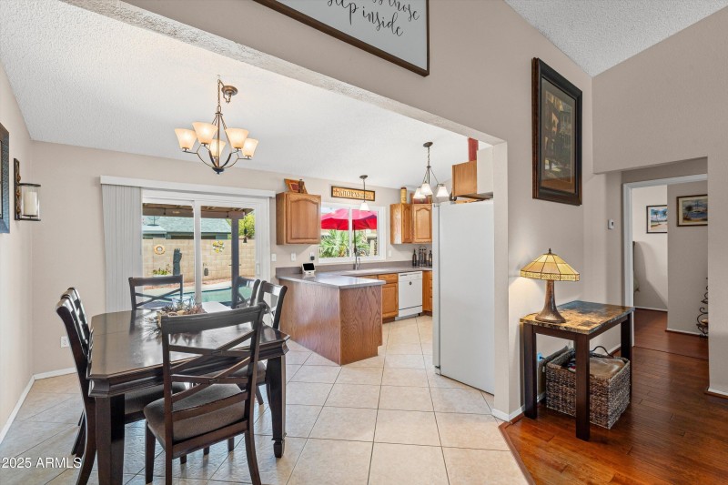 12-Dining Area