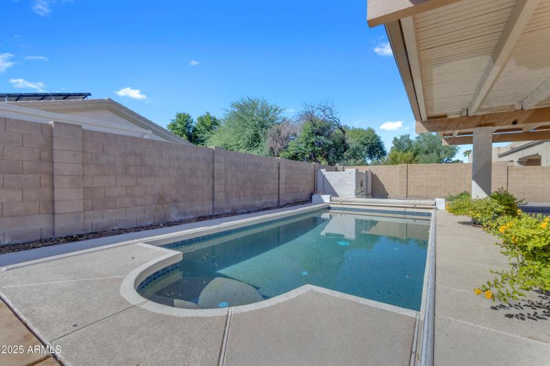 Refreshing dip in pool