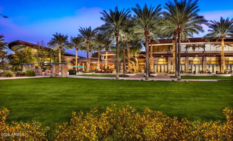 fKiva Club Lawn