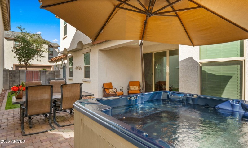 27-web-or-mls-Backyard Space3