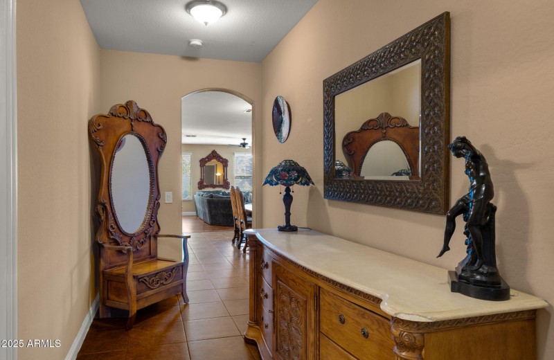 30-web-or-mls-Hallway2