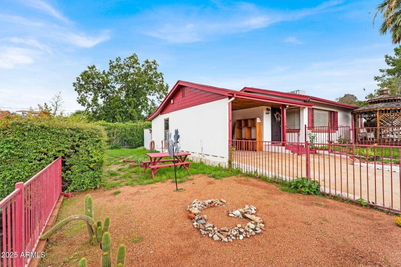 7-web-or-mls-832 Paxton Ave - 4