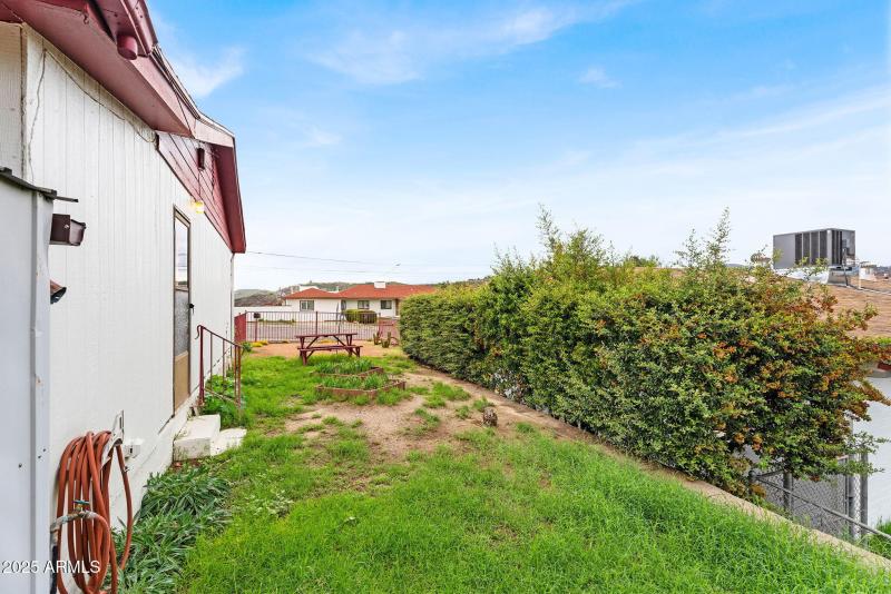 8-web-or-mls-832 Paxton Ave - 6