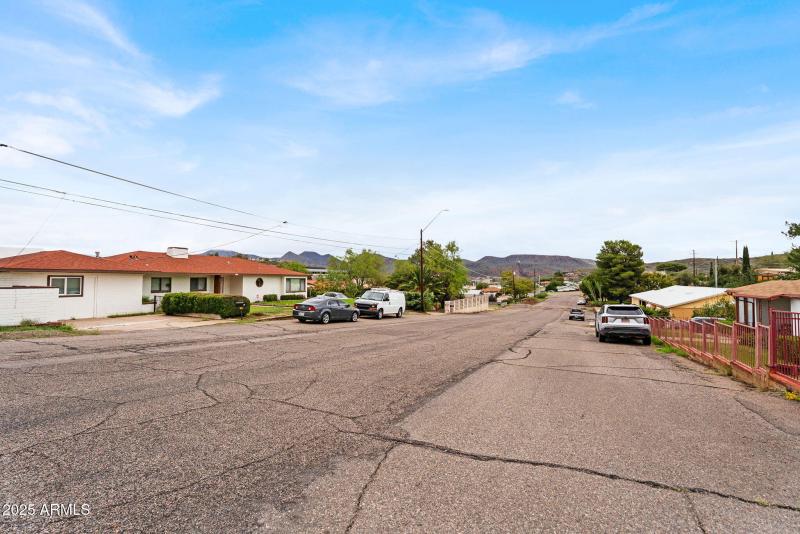 11-web-or-mls-832 Paxton Ave - 0