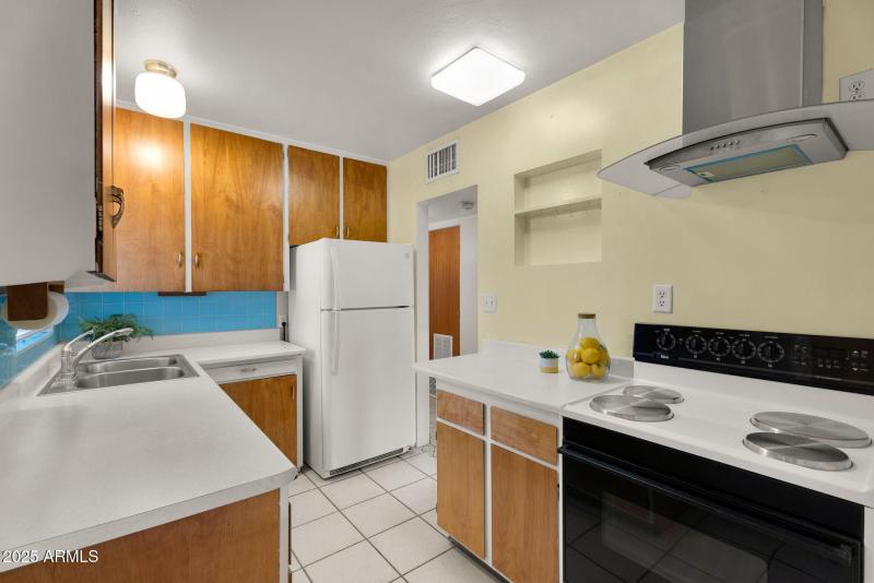 19-web-or-mls-832 Paxton Ave - 22