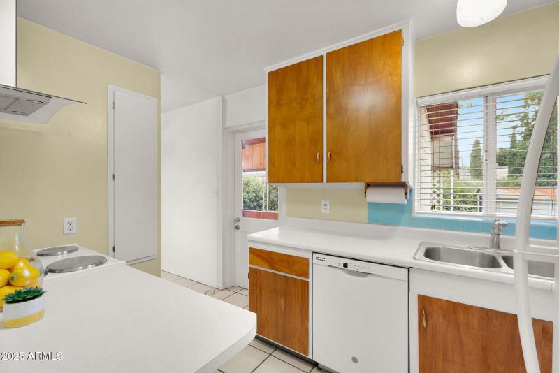 20-web-or-mls-832 Paxton Ave - 23