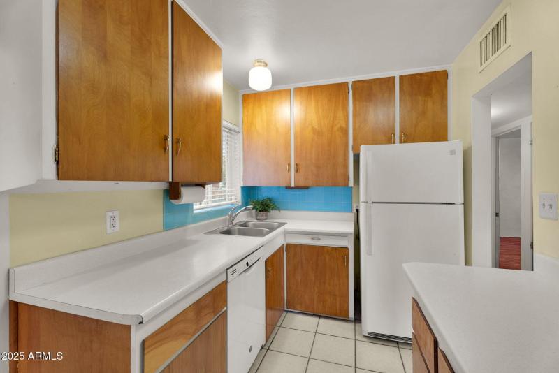21-web-or-mls-832 Paxton Ave - 25