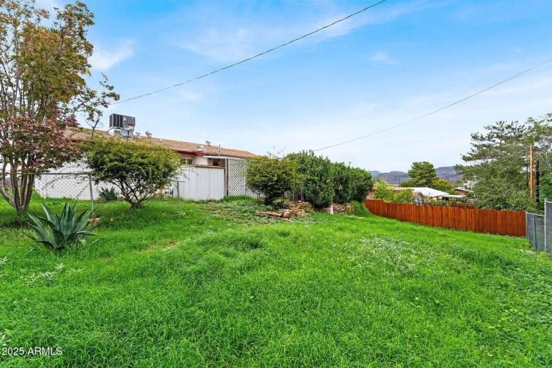 34-web-or-mls-832 Paxton Ave - 40