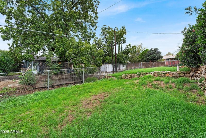 37-web-or-mls-832 Paxton Ave - 43