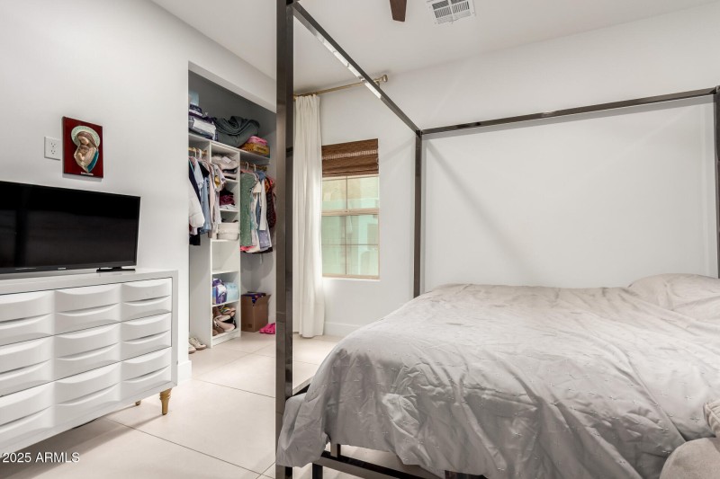 Guest Room 4