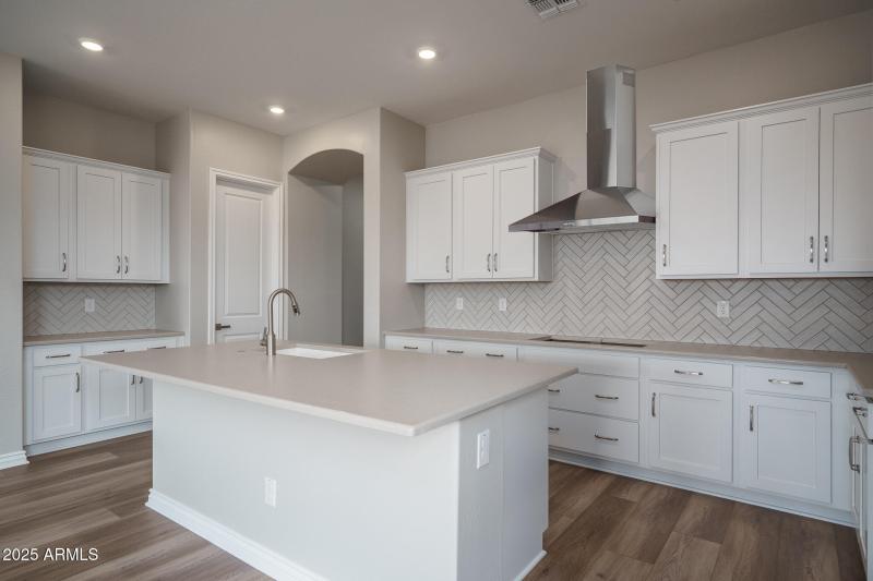 4) KITCHEN