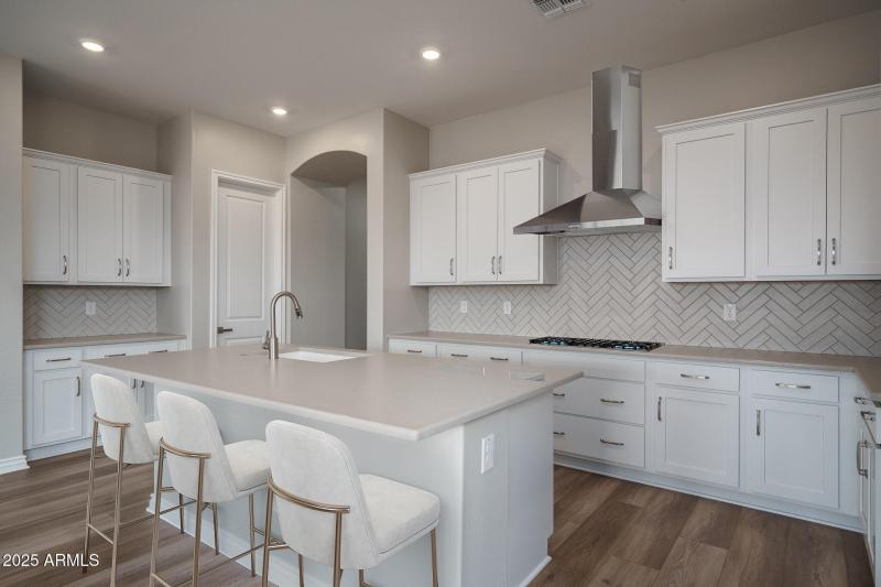 4VS) KITCHEN