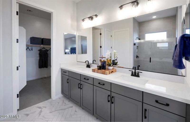 OWNER'S BATHROOM