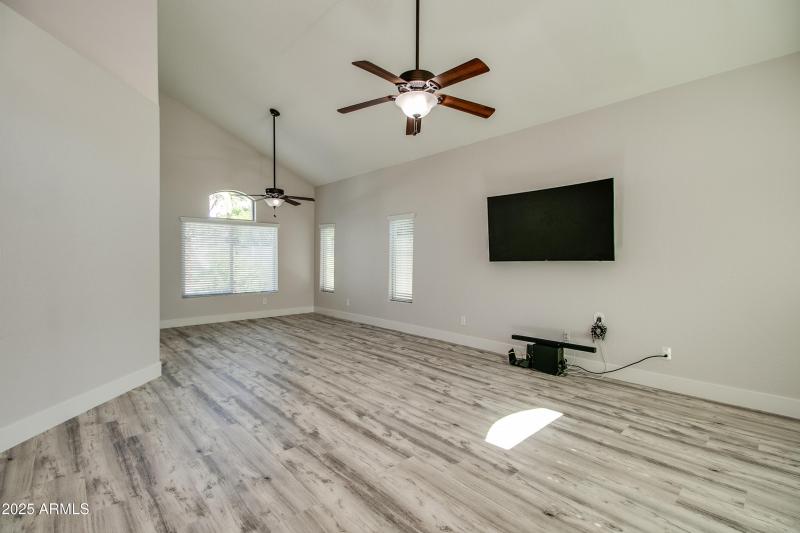 6620 W Louise