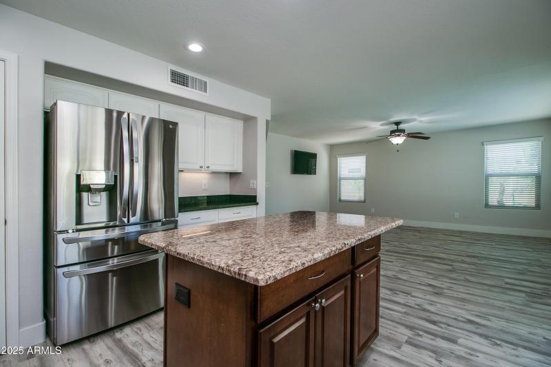 6620 W Louise