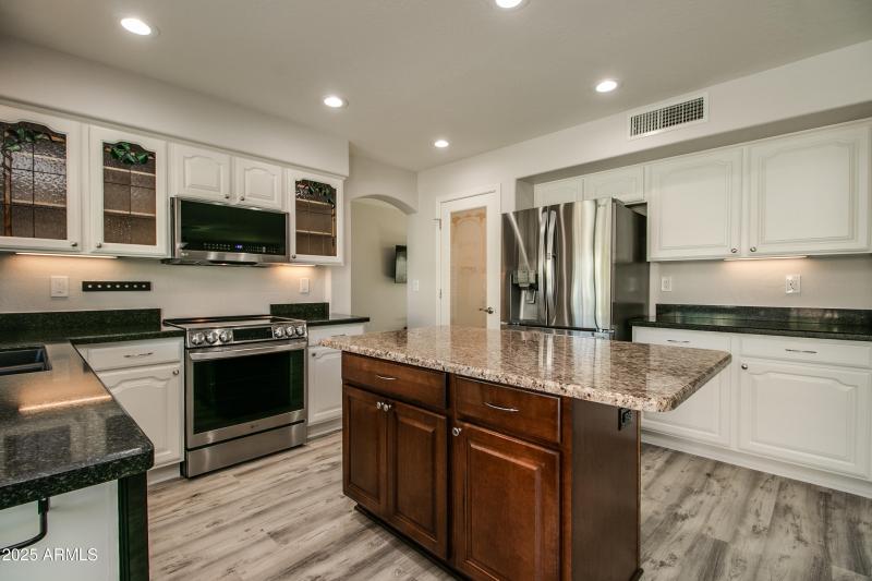 6620 W Louise