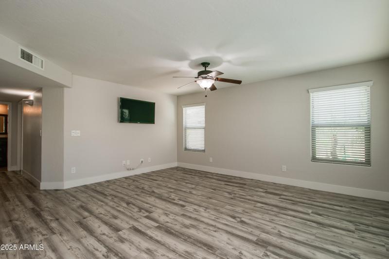 6620 W Louise