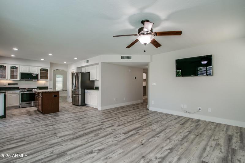 6620 W Louise