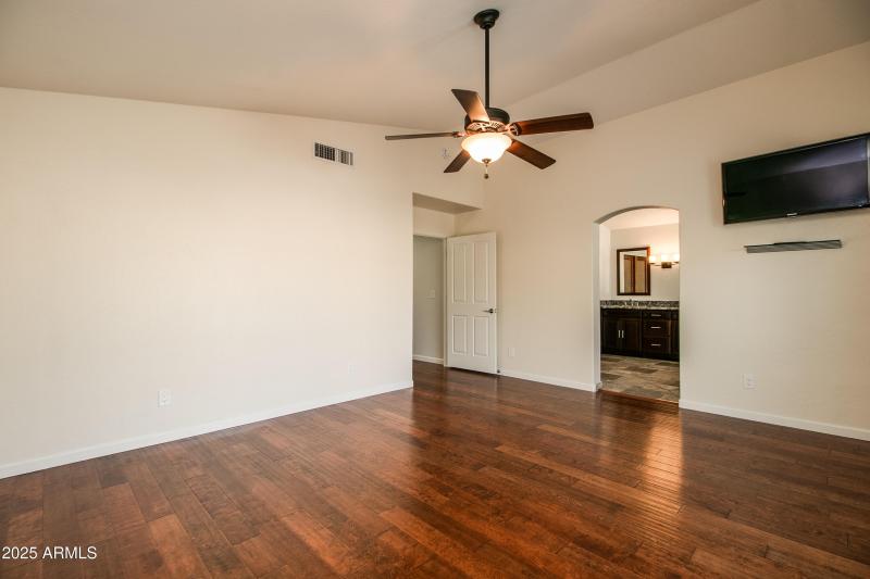 6620 W Louise