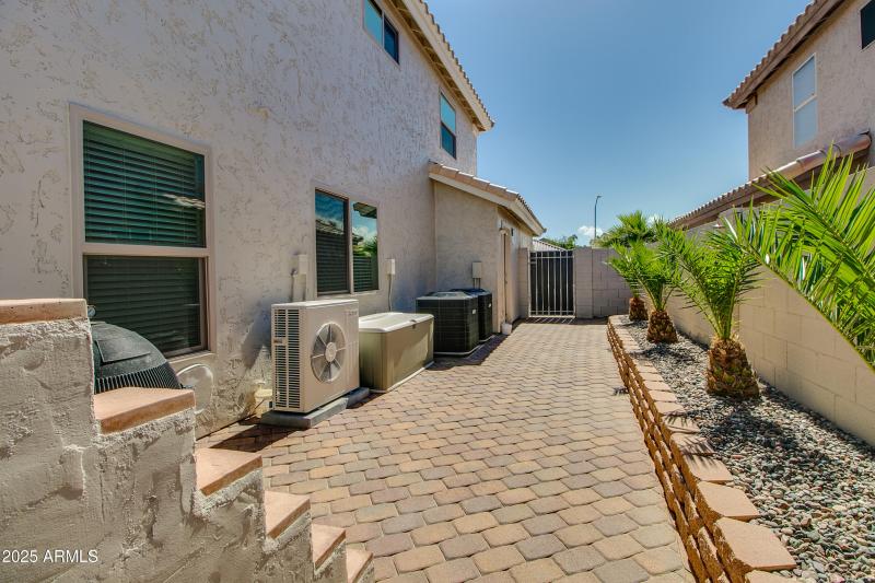 6620 W Louise