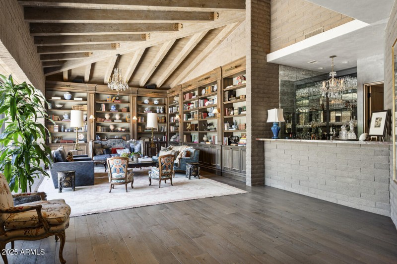 Sitting Room/Bar