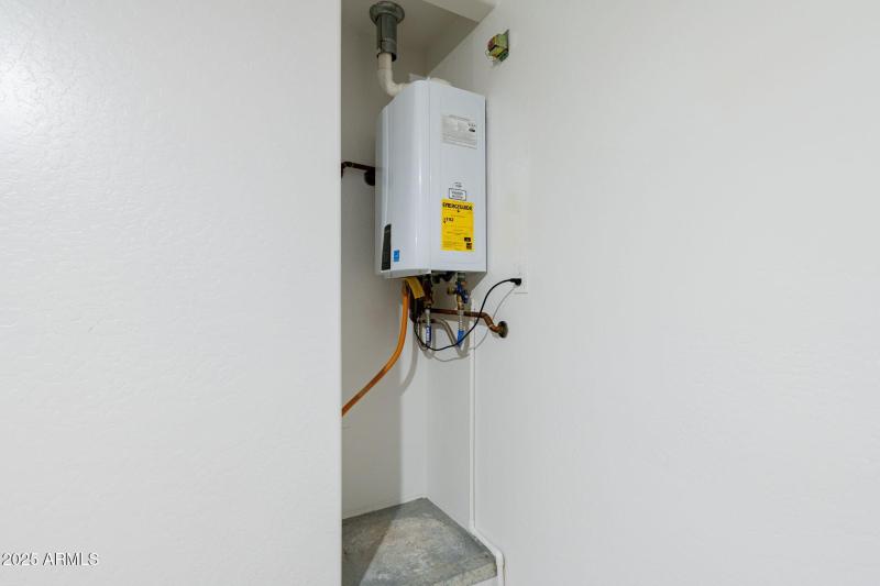 86-web-or-mls-40914 W Hopper Drive-102