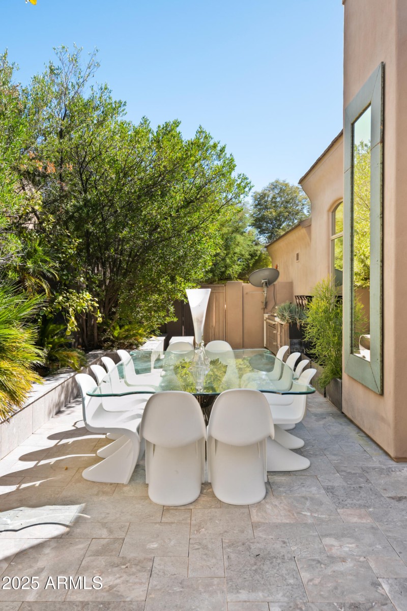 Living Space into the Outdoor