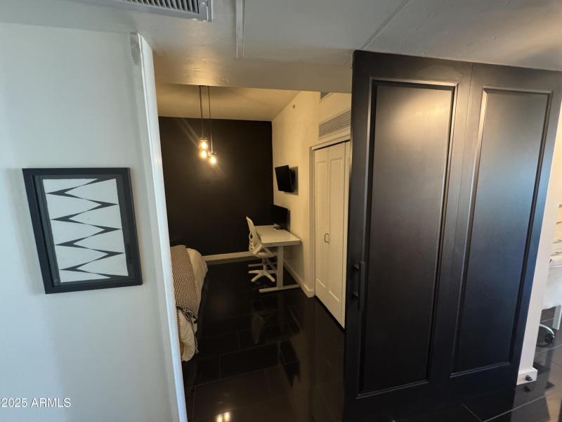 Barn door at Den