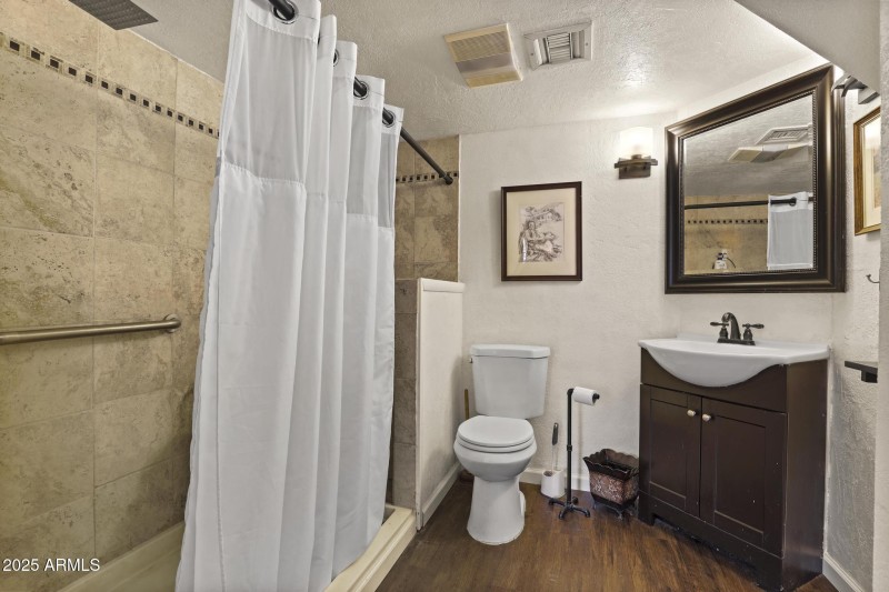 MH Master bathroom
