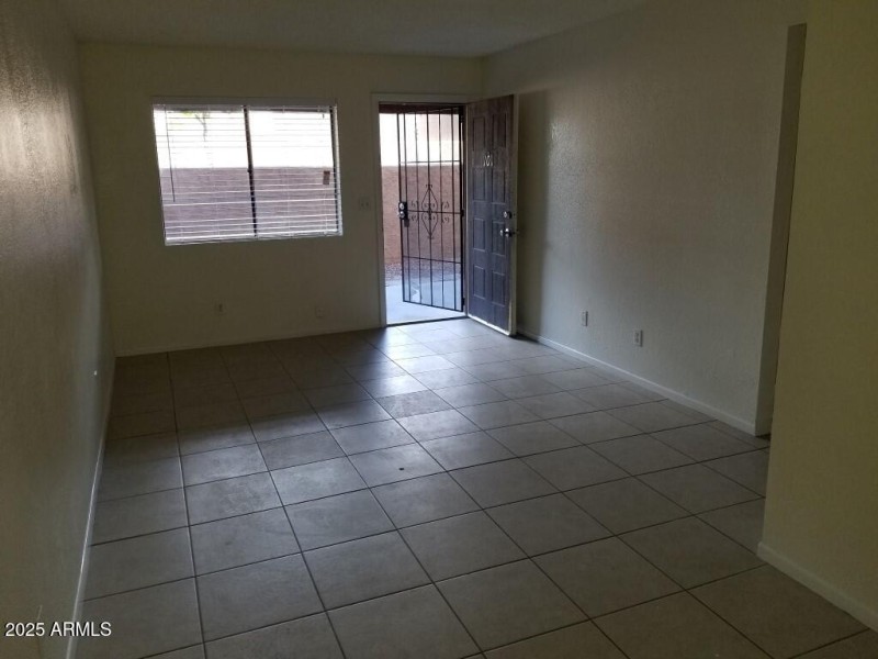 2753_101_Living Room_2