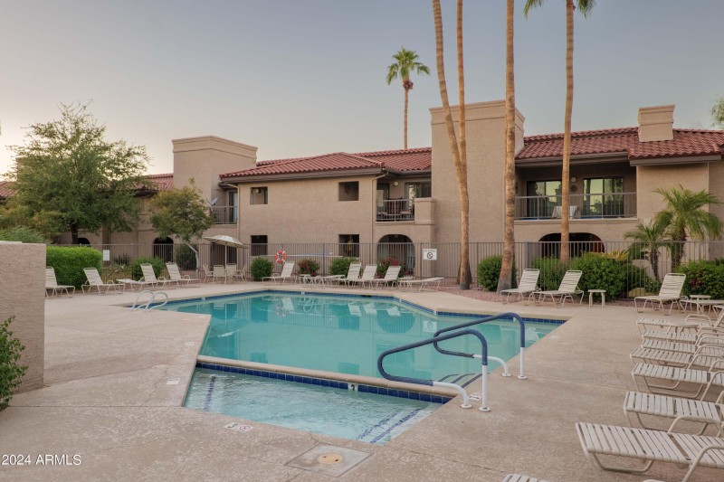 9445 N 94th Pl-31