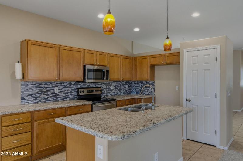 25-web-or-mls-45084 W Desert Cedars Ln-2