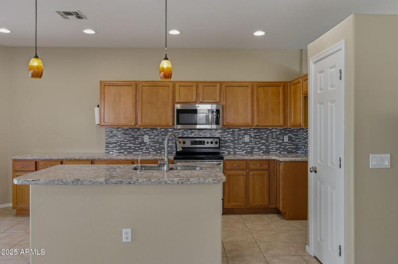 26-web-or-mls-45084 W Desert Cedars Ln-2