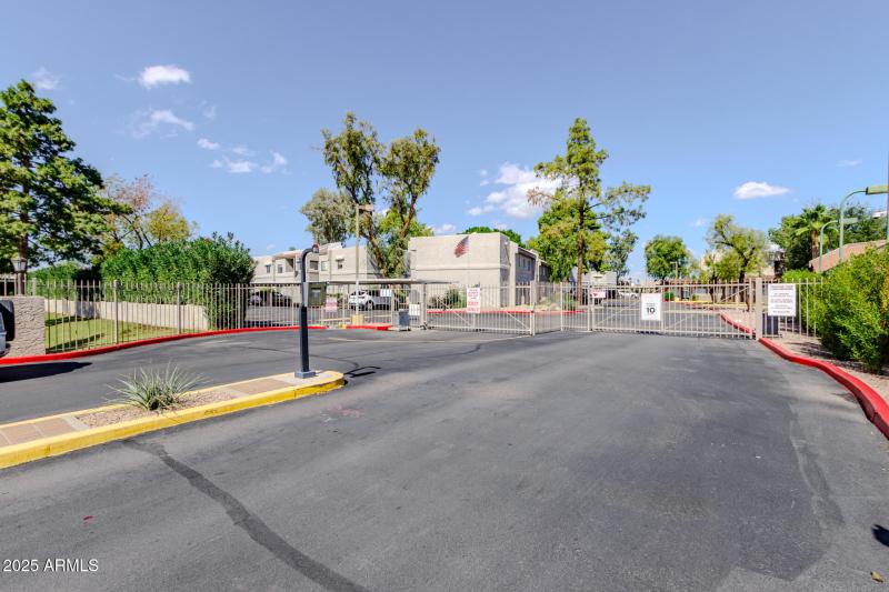 35 - Paradise Village