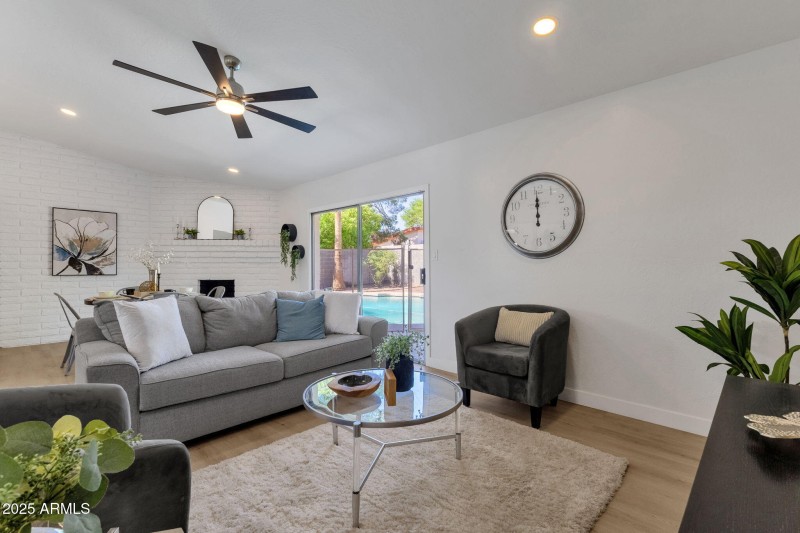 11-web-or-mls-314-w-topeka-dr