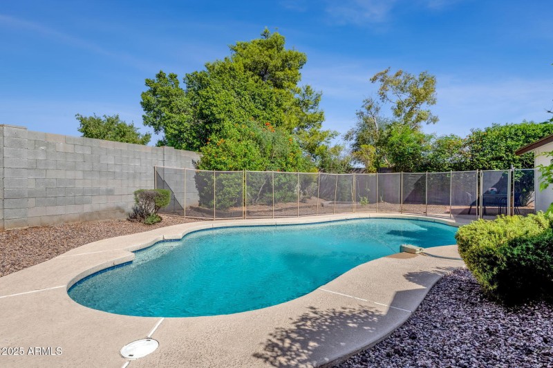 32-web-or-mls-314-w-topeka-dr