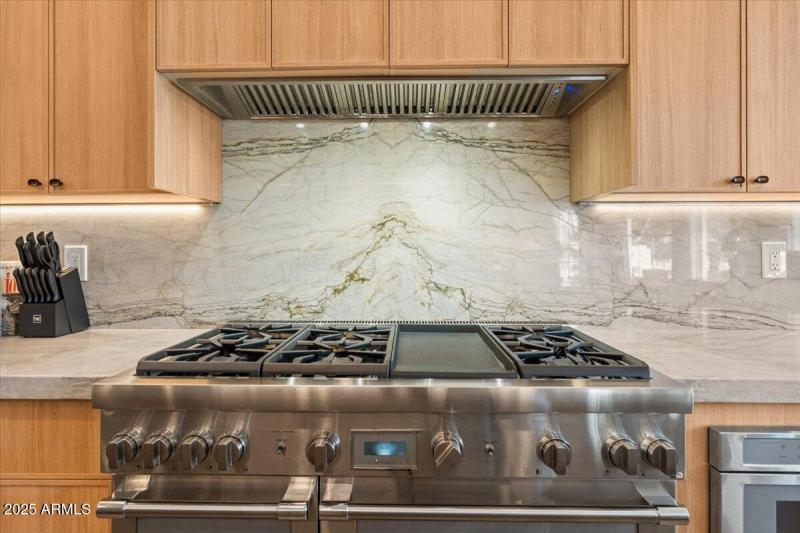 025-Kitchen range