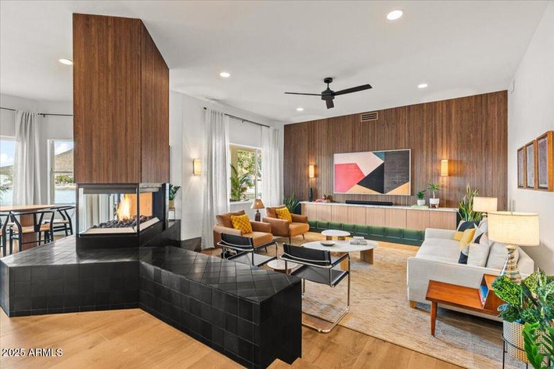 036-Family Room