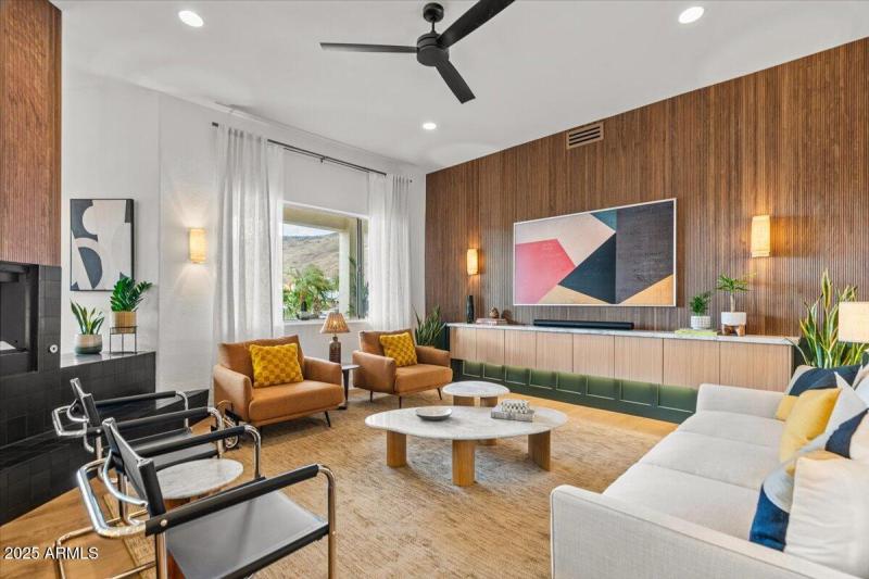 038-Family Room