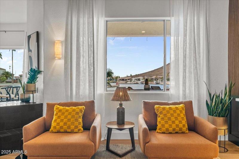039-Family Room
